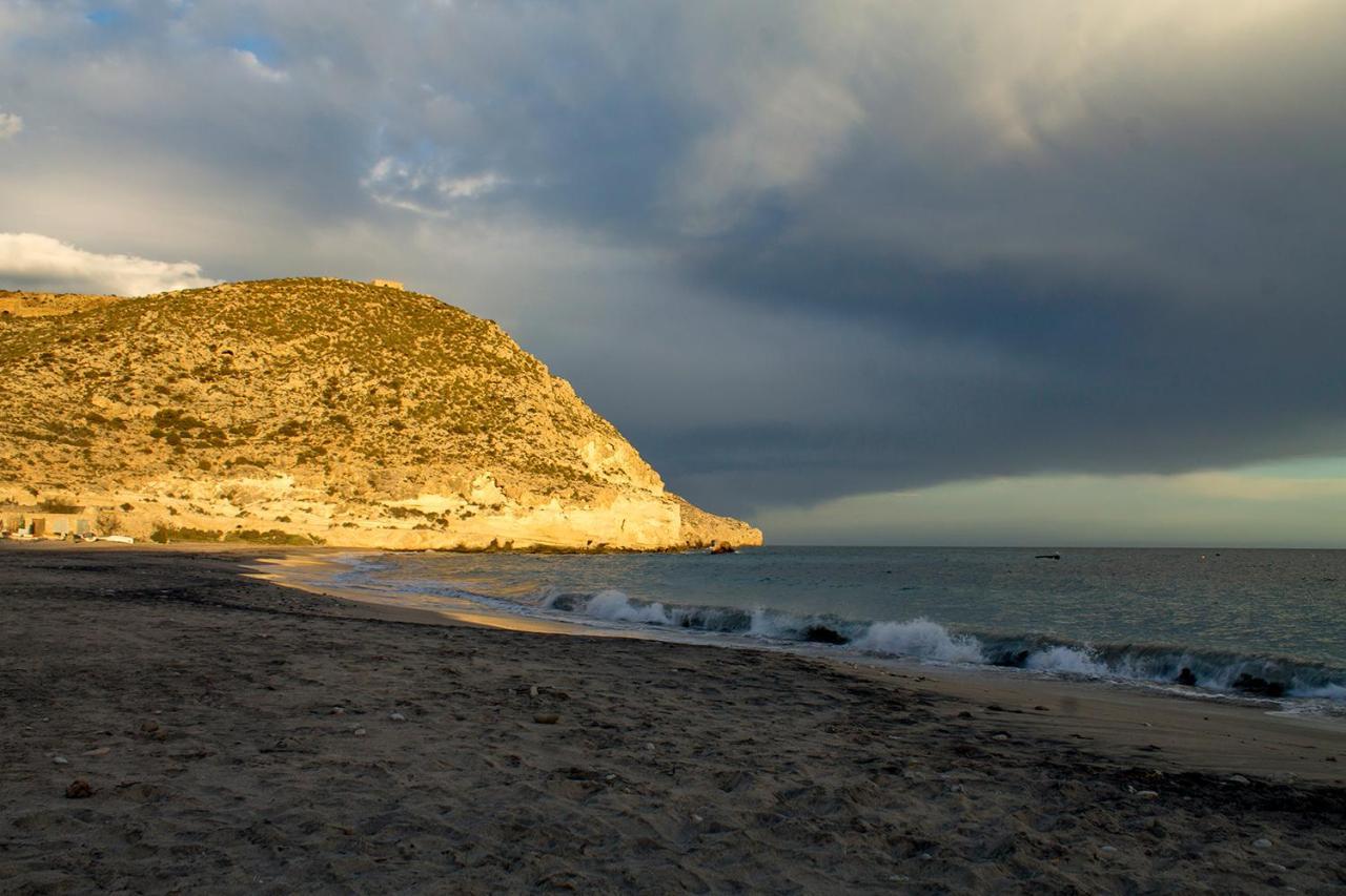 La Palmera. El Amanecer En El Parque Natural Agua Amarga  Exterior foto